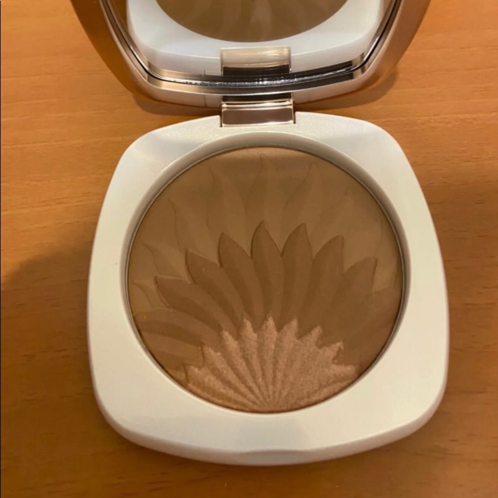 COPY - La mer bronzer brand new